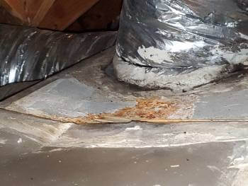 Air leak at duct forming condensation